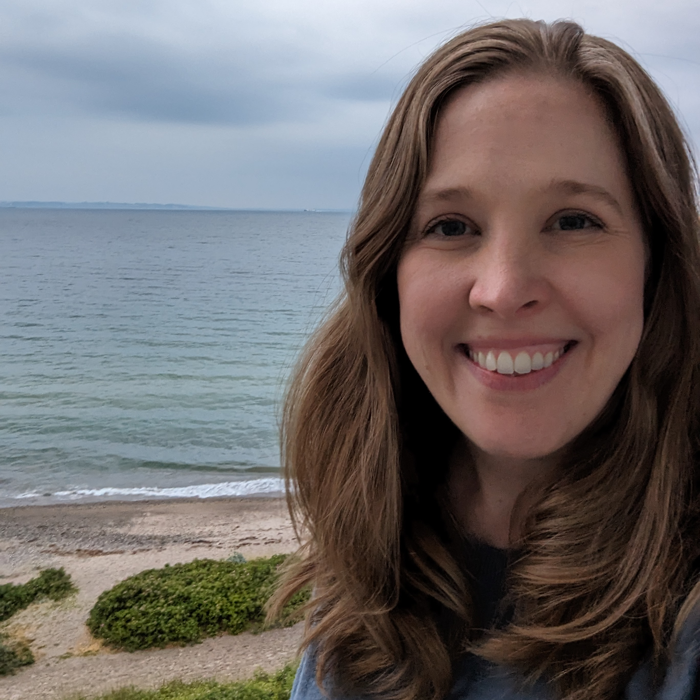 Photo of Rachel Lee in front of the water in Aarhus Denmark